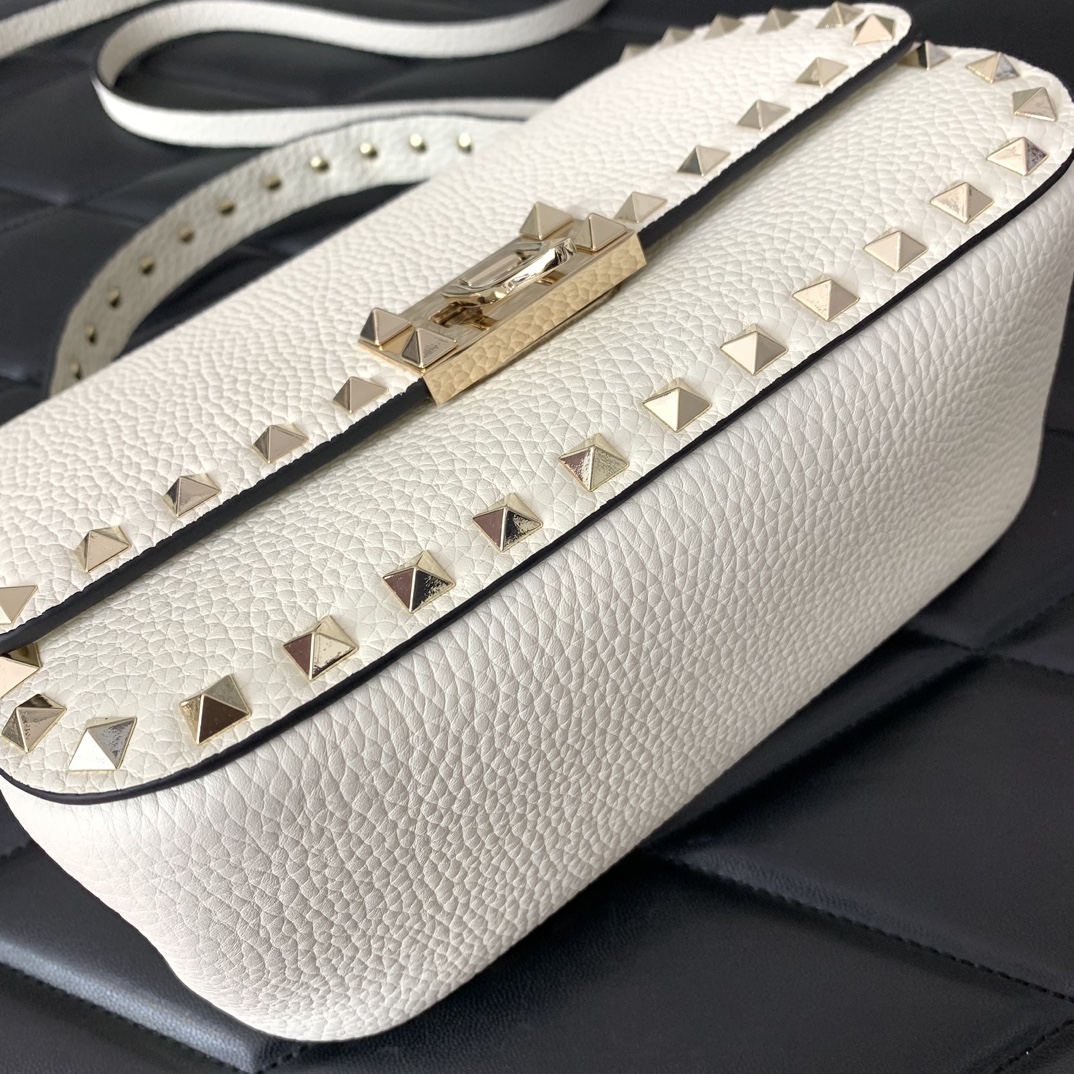 Valentino Garavani Rockstud Handbag Shoulder Bag in Ivory Grainy Calfskin